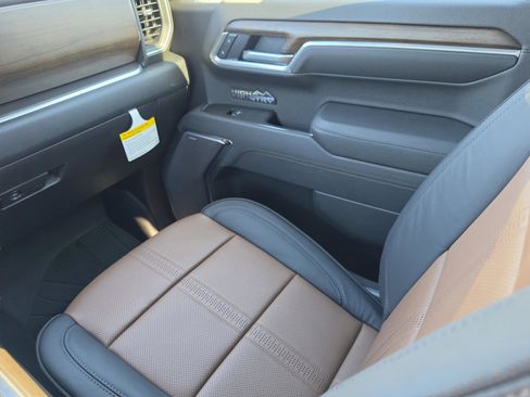 New 2026 Chevrolet Silverado 1500 High Country AWD/4WD image 18