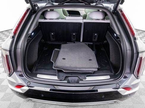 New 2026 Cadillac Optiq Luxury 1 image 30