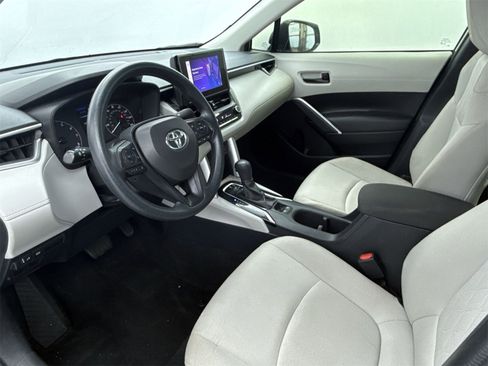 Used 2023 Toyota Corolla Cross L image 12