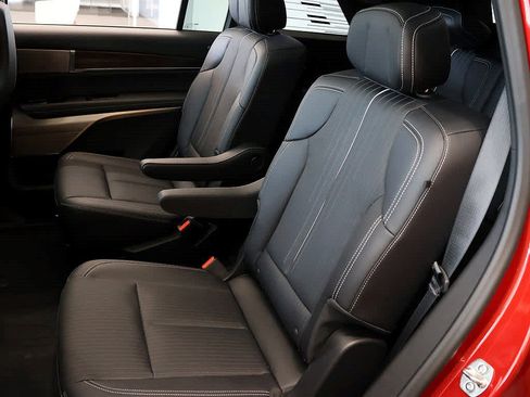 Used 2026 Cadillac Vistiq Sport w/ LPO, Floor Liner Package AWD/4WD image 6