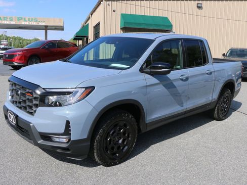 Used 2025 Honda Ridgeline TrailSport+ image 1