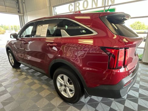 Used 2023 Kia Sorento LX AWD/4WD image 4