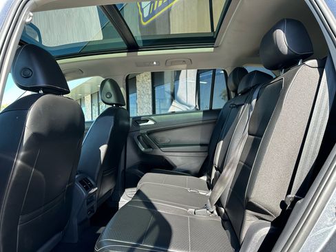 Used 2021 Volkswagen Tiguan SE image 12