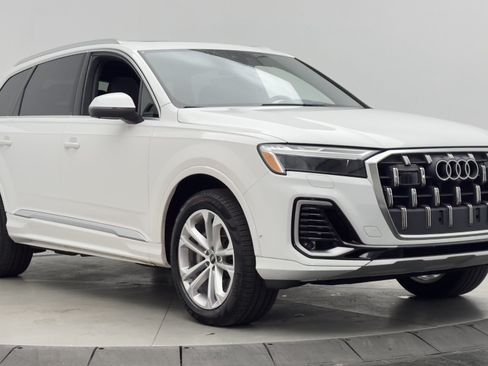 Used 2025 Audi Q7 3.0T Premium Plus AWD/4WD image 3