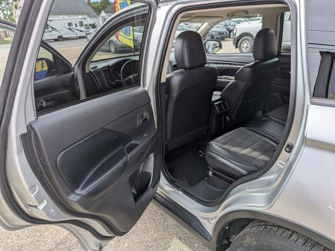 Used 2020 Mitsubishi Outlander SE FWD image 24