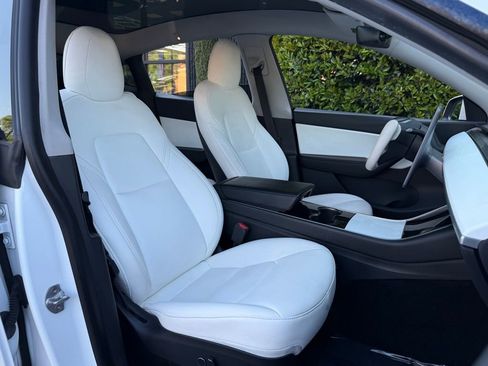 Used 2021 Tesla Model Y Long Range image 60