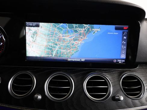 Used 2018 Mercedes-Benz E 300 4MATIC image 21