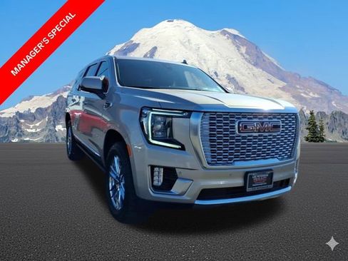 Used 2021 GMC Yukon Denali w/ Denali Premium Package image 3