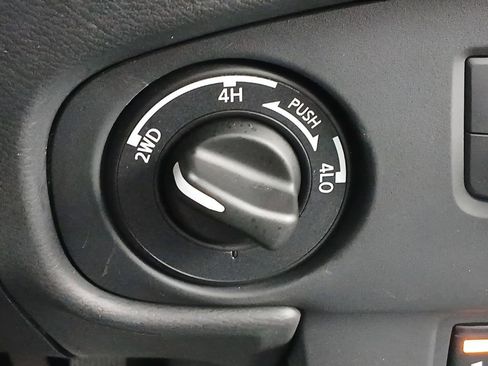 Used 2024 Nissan Frontier SL image 20