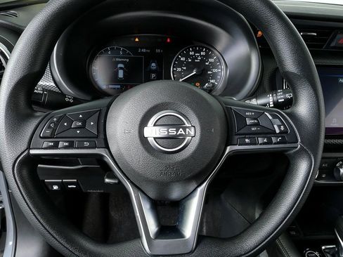 Used 2023 Nissan Kicks SV image 8