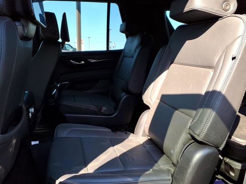 Used 2024 GMC Yukon Denali w/ Advanced Technology Package AWD/4WD image 12