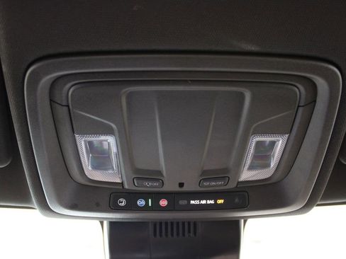 Used 2025 GMC Sierra 1500 SLT AWD/4WD image 36