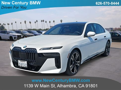 Used 2023 BMW 740i image 1