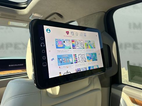 Used 2025 Cadillac Escalade ESV Sport Platinum w/ LPO, ONYX Package image 15