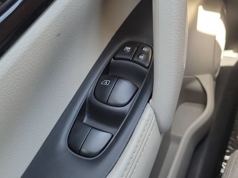 Used 2021 Nissan Rogue Sport SV FWD image 18