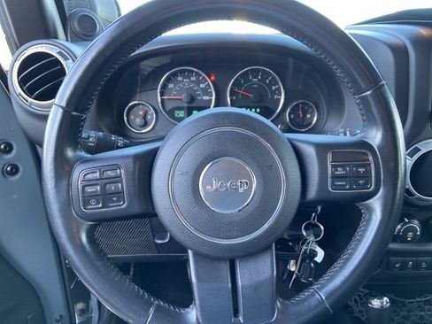 Used 2014 Jeep Wrangler Unlimited Rubicon w/ Connectivity Group AWD/4WD image 34