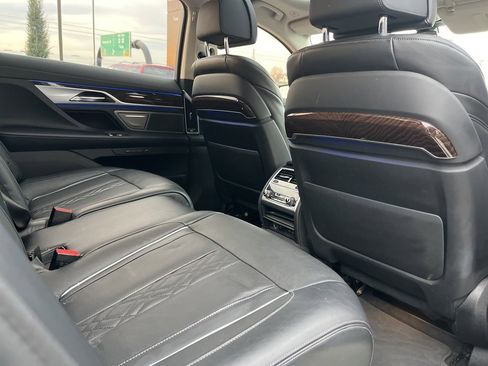 Used 2021 BMW 750i xDrive 750i xDrive w/ Luxury Rear Seating Package image 12