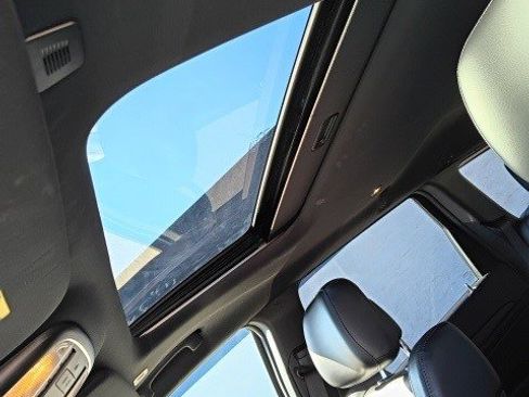 Used 2022 Jeep Grand Cherokee Laredo X image 12