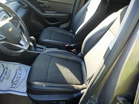 Used 2022 Chevrolet Trax LT w/ Sport Edition image 5