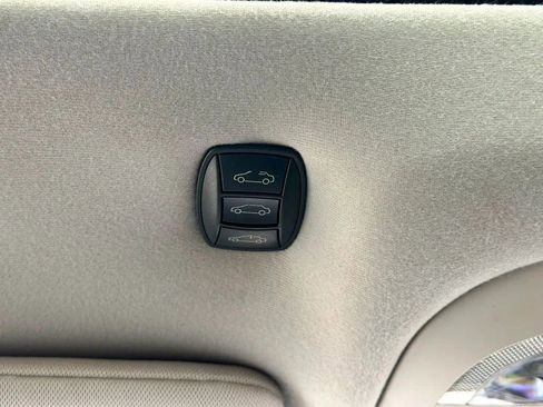 Used 2017 Chrysler Pacifica Touring FWD image 29