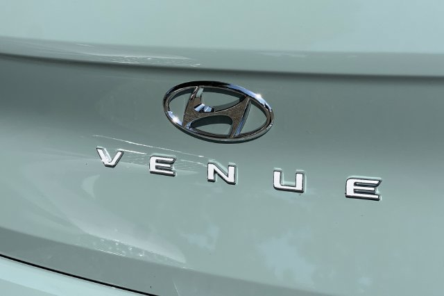 New 2026 Hyundai Venue SEL FWD image 7