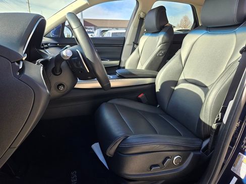 Used 2022 Genesis GV70 2.5T w/ Select Package AWD/4WD image 3