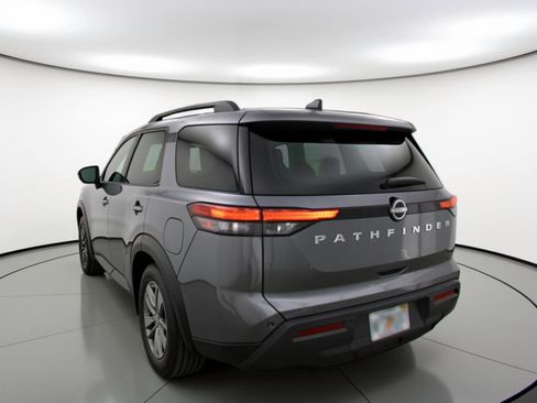Used 2025 Nissan Pathfinder SV image 6