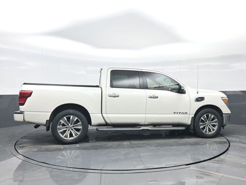 Used 2017 Nissan Titan SL image 7