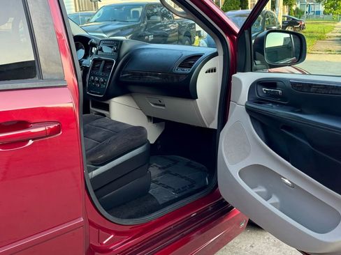 Used 2011 Dodge Grand Caravan Mainstreet w/ PWR Convenience Group image 29