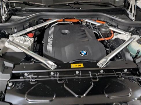 New 2026 BMW X5 xDrive50e w/ Premium Package image 18