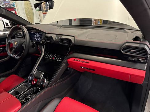 Used 2022 Lamborghini Urus image 17