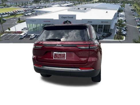 Certified 2024 Jeep Grand Cherokee Laredo X AWD/4WD image 21