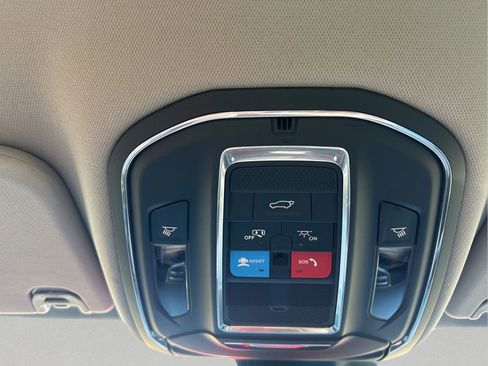 Used 2023 Jeep Wagoneer Series III w/ Preferred Equipment Group image 23