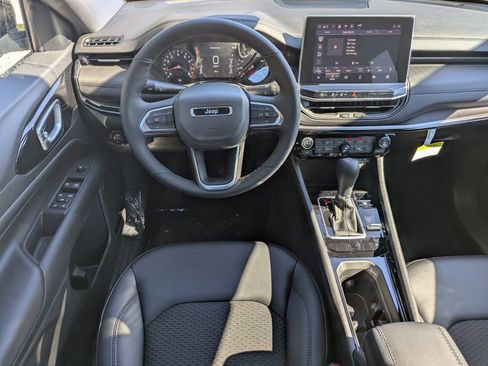 New 2026 Jeep Compass Latitude image 10