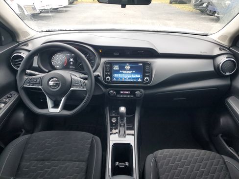 Used 2021 Nissan Kicks SV image 17