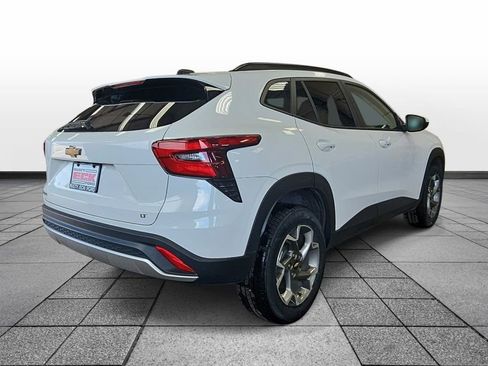 Used 2025 Chevrolet Trax LT w/ LT Convenience Package FWD image 5