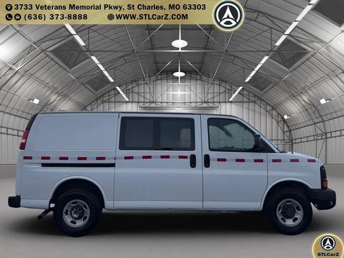 Used 2016 Chevrolet Express 2500 RWD image 2