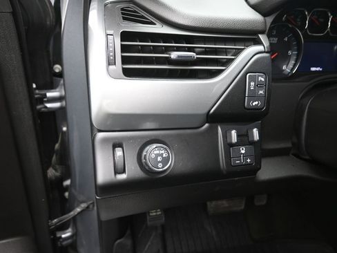 Used 2018 Chevrolet Suburban Premier image 13