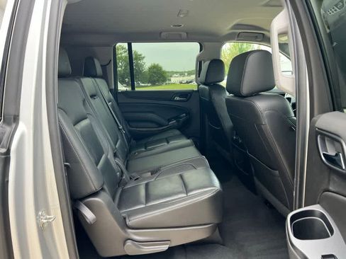 Used 2019 Chevrolet Suburban LT image 26
