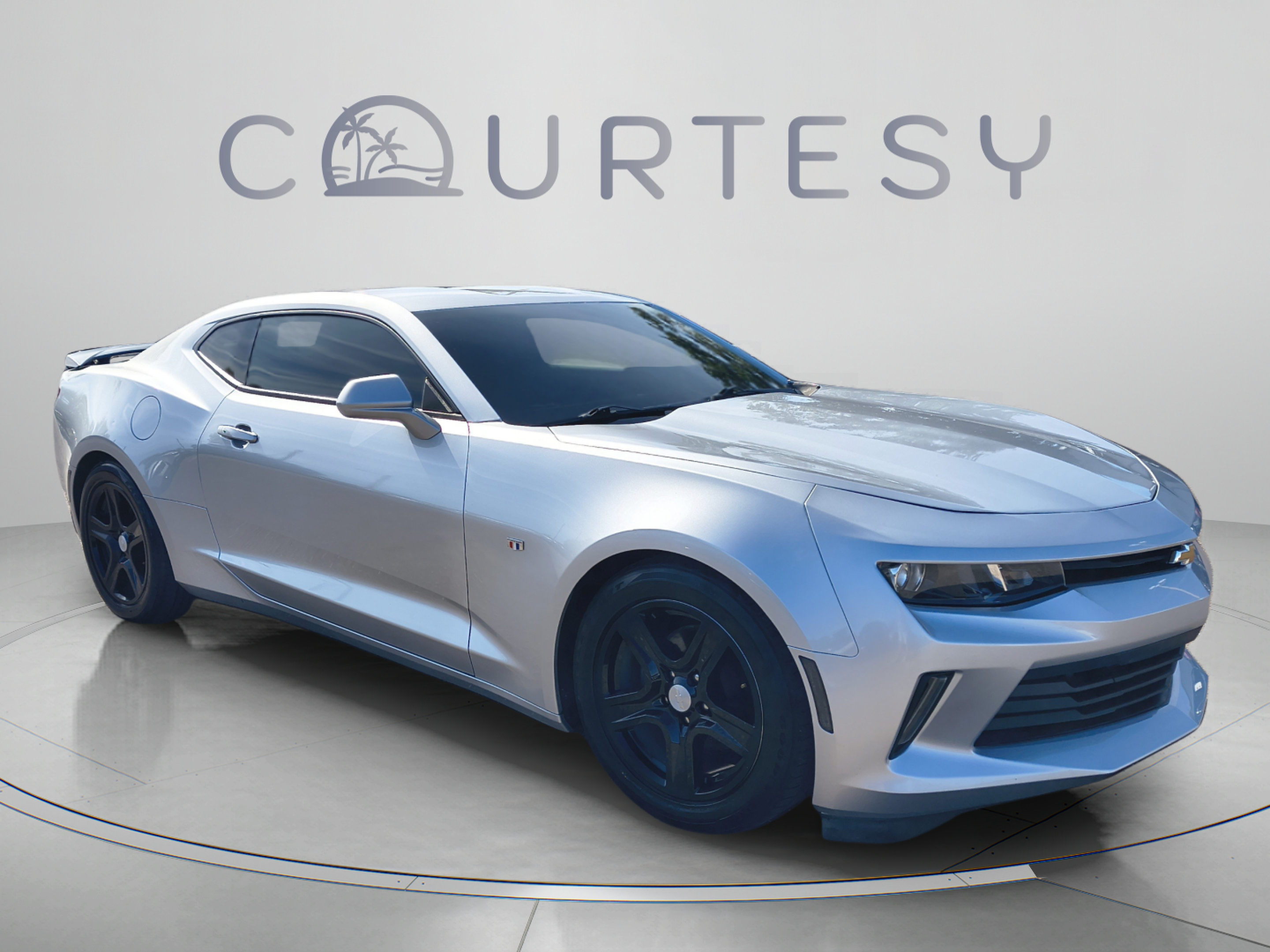 Used 2018 Chevrolet Camaro LT RWD image 9