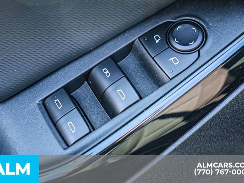 Used 2025 Chevrolet Equinox LT image 46