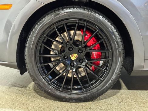 Used 2022 Porsche Cayenne GTS image 8