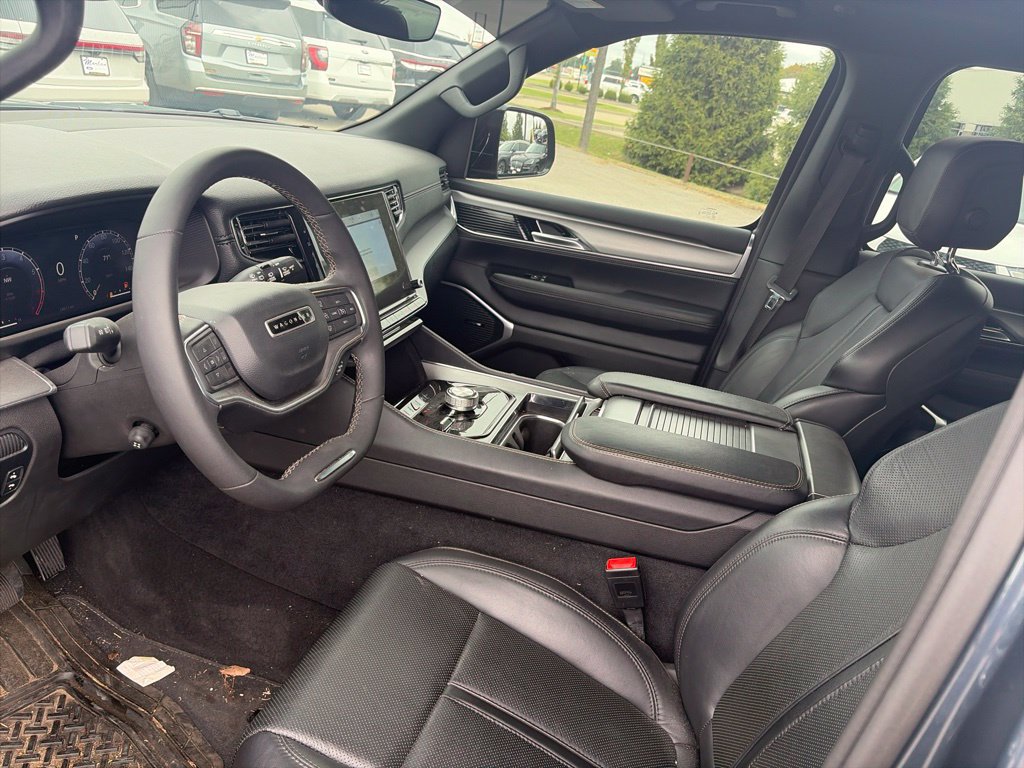 Used 2023 Jeep Wagoneer Series II AWD/4WD image 16