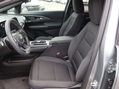 Used 2025 Chevrolet Equinox EV LT image 16