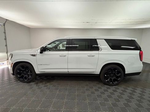 New 2026 GMC Yukon XL Denali w/ Denali Reserve Package image 17