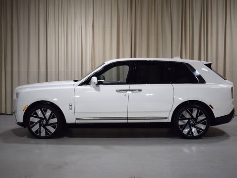 New 2026 Rolls-Royce Cullinan AWD/4WD image 3