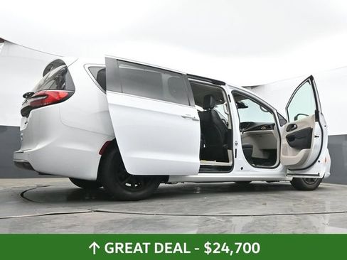 Used 2024 Chrysler Pacifica Touring-L FWD image 75