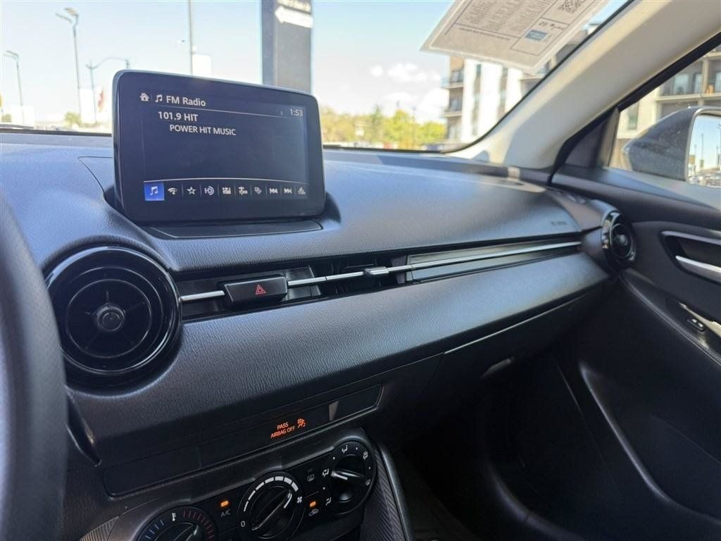 Used 2019 Toyota Yaris L FWD image 23