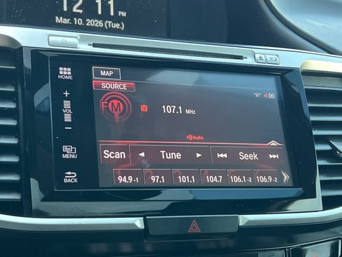 Used 2017 Honda Accord Touring image 21