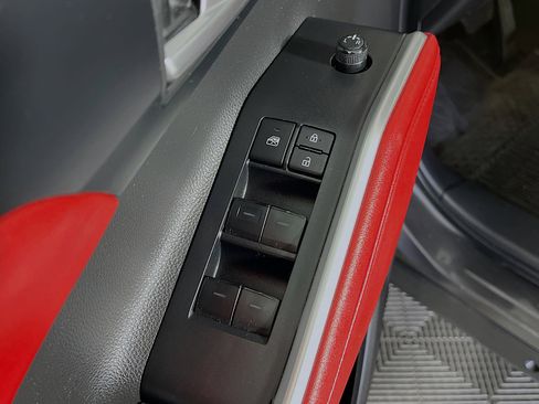 Used 2023 Toyota Highlander XSE image 19